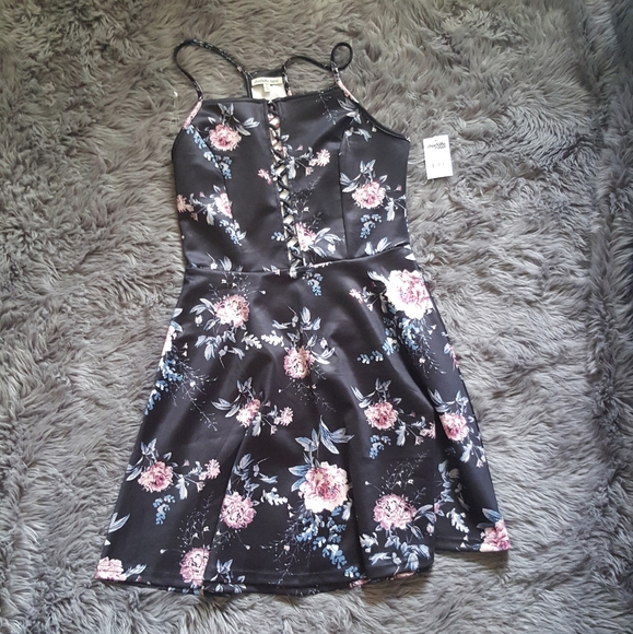 NEW Charlotte Russe floral dress - Picture 2 of 6